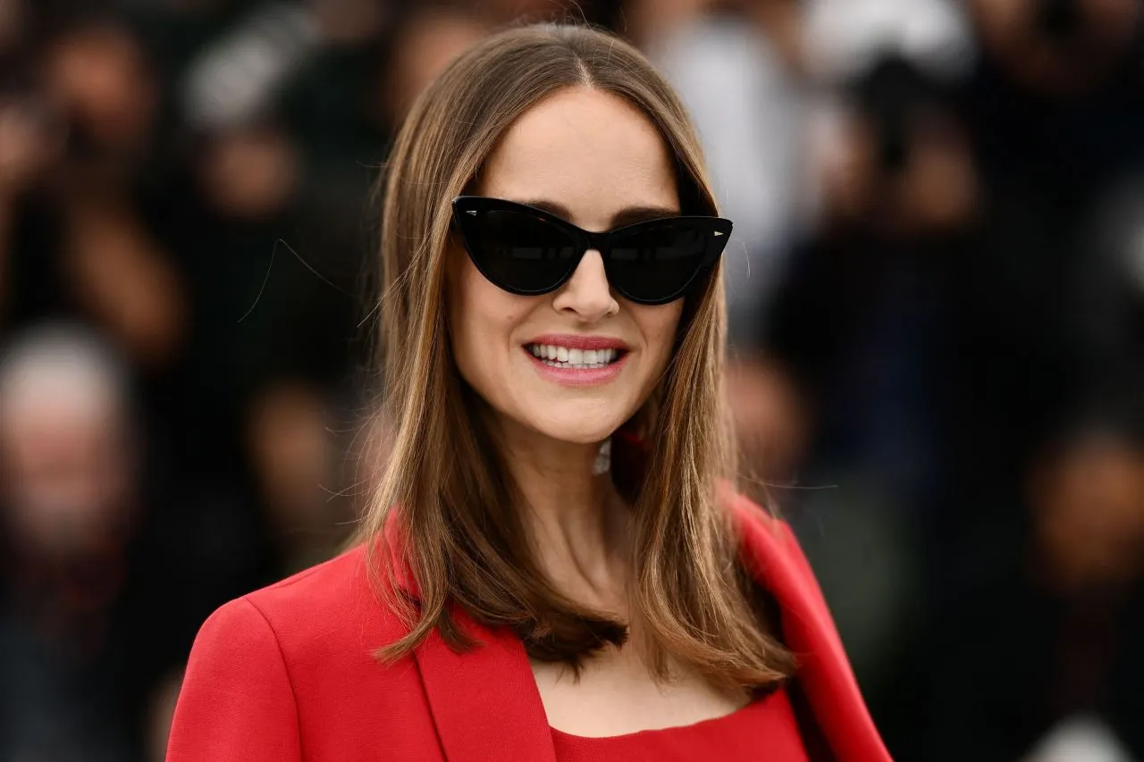 Natalie Portman at May December Photocall Cannes Film Festival03